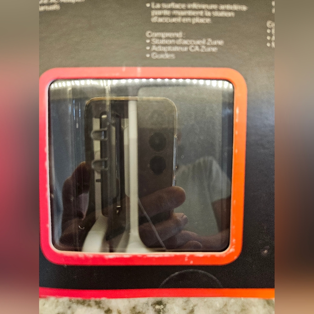 Microsoft Zune Limited Edition W Zune Dock Pack and Case - Picture 16 of 16